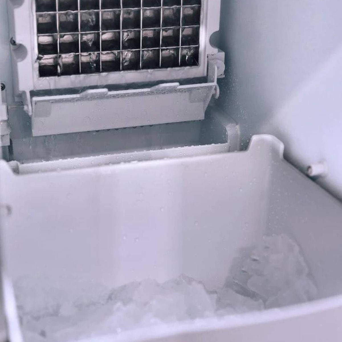 Summerset 15&quot; UL Outdoor Rated Ice Maker w/Stainless Door - 50 lb. Capacity - Culinary Hardware